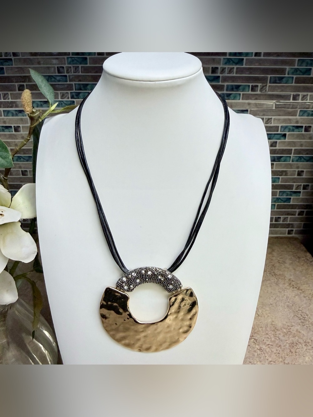 Chico’s hammered gold tone rhinestone necklace